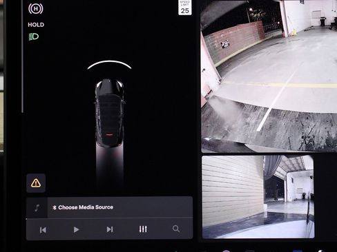 Used 2021 Tesla Model Y Long Range image 23