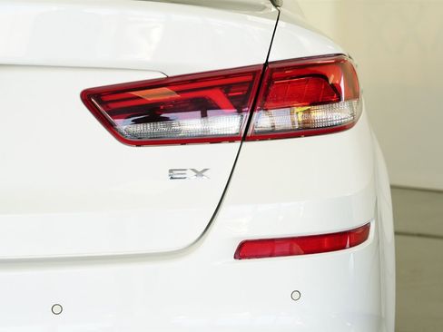 Used 2019 Kia Optima EX image 11