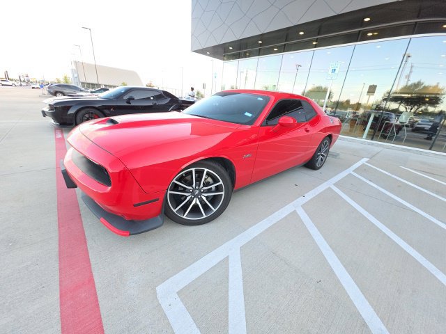 Used 2023 Dodge Challenger R/T RWD image 1