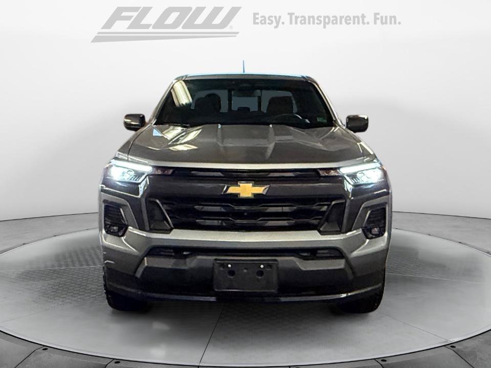 Used 2025 Chevrolet Colorado W/T w/ Advanced Trailering Package AWD/4WD image 3