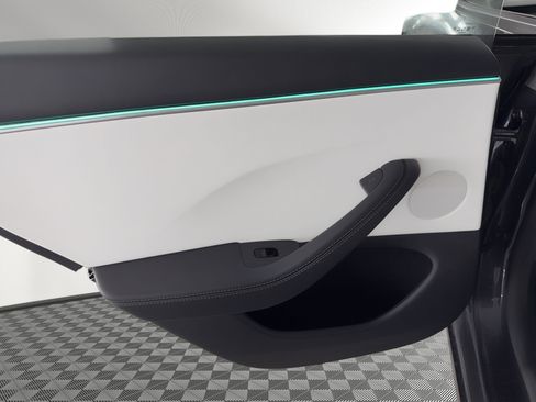 Used 2025 Tesla Model 3 Long Range RWD image 17