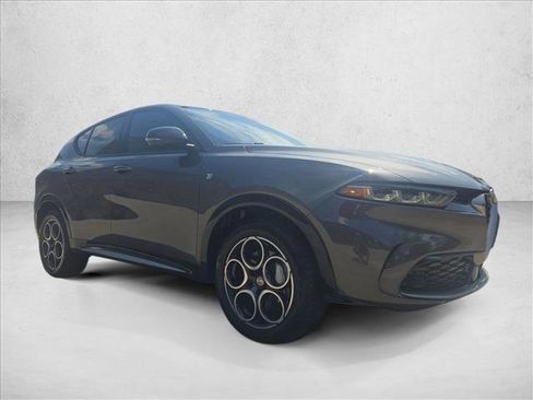 Used 2024 Alfa Romeo Tonale Ti w/ Premium Interior Package AWD/4WD image 3