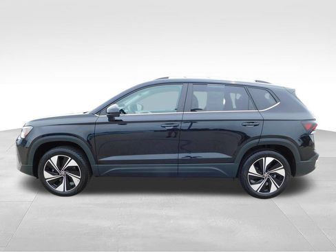 Used 2025 Volkswagen Taos SE AWD/4WD image 6