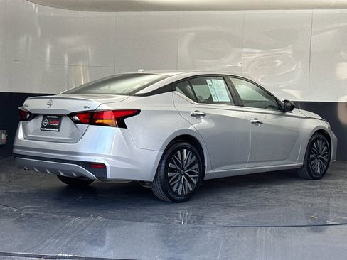 Used 2024 Nissan Altima 2.5 SV image 3