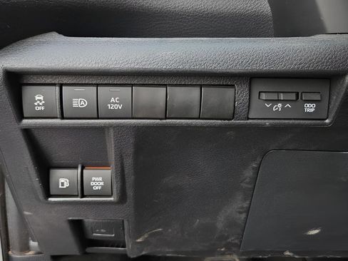 Used 2025 Toyota Sienna XSE w/ XSE Premium Package AWD/4WD image 17