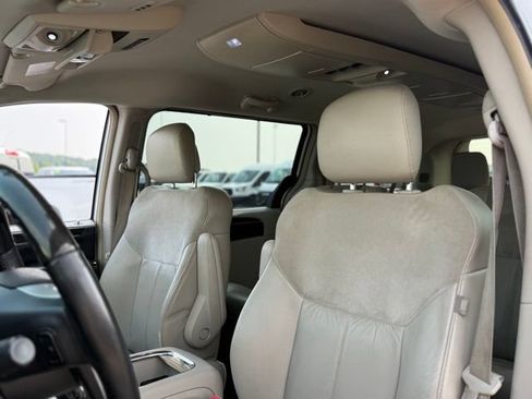 Used 2015 Chrysler Town & Country Limited FWD image 12