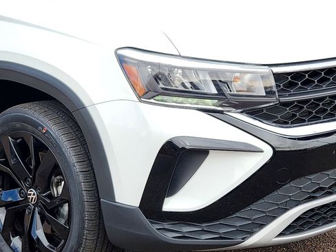 Used 2022 Volkswagen Taos SE image 28