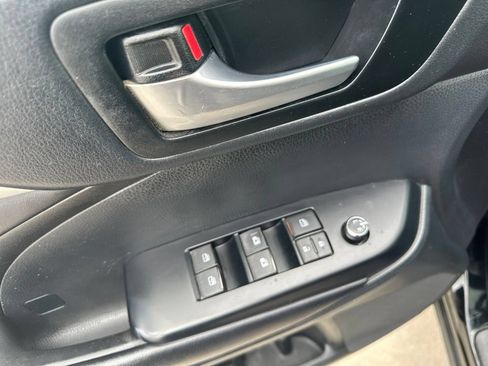 Used 2019 Toyota Highlander SE AWD/4WD image 18