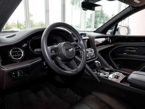 Used 2023 Bentley Bentayga AWD/4WD image 9