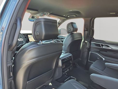 New 2026 Jeep Grand Wagoneer 4WD image 18