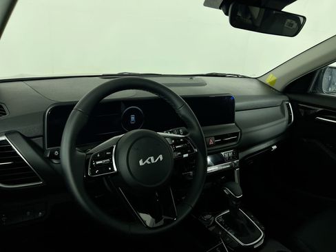 New 2026 Kia Seltos EX FWD image 32