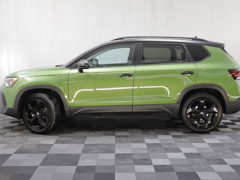 Used 2025 Volkswagen Taos SE image 4