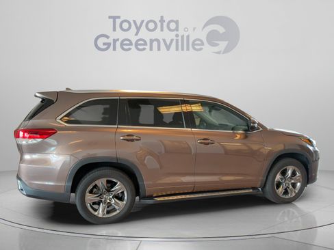 Used 2019 Toyota Highlander Limited Platinum FWD image 7
