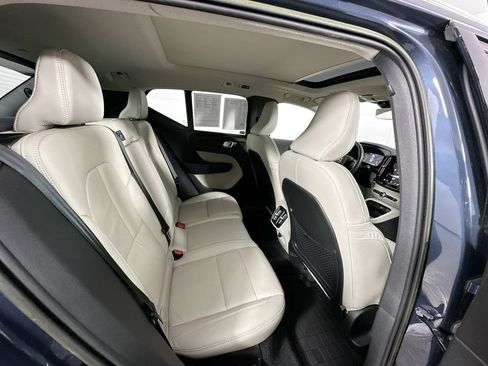 Used 2022 Volvo XC40 T4 Inscription w/ Advanced Package FWD image 27