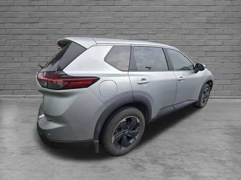Certified 2024 Nissan Rogue SV FWD image 10