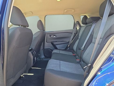 Used 2025 Nissan Rogue SV image 14