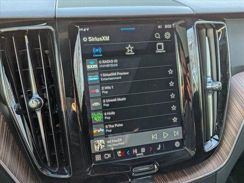 Used 2022 Volvo XC60 B5 Momentum w/ Advanced Package image 14