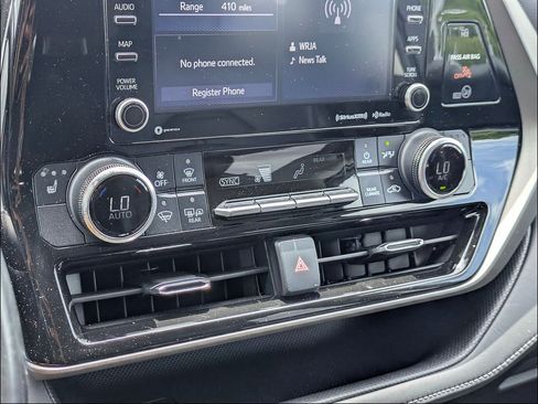 Used 2022 Toyota Highlander XLE FWD image 20