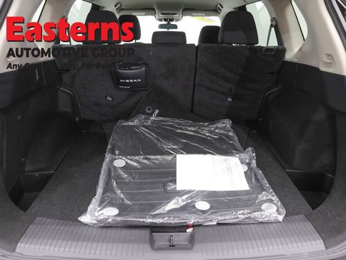 Used 2023 Nissan Rogue S AWD/4WD image 9