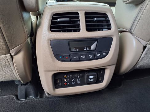 Used 2018 Honda Pilot Touring image 19