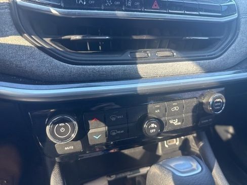 Used 2024 Jeep Compass Sport image 20