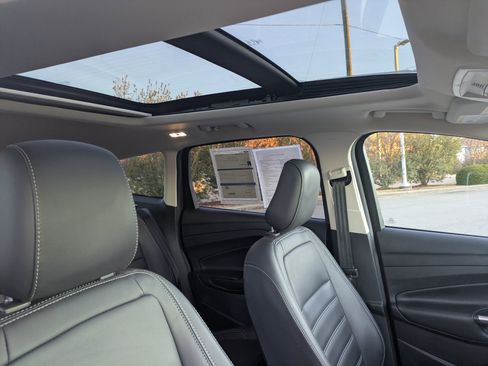 Used 2019 Ford Escape SEL image 33