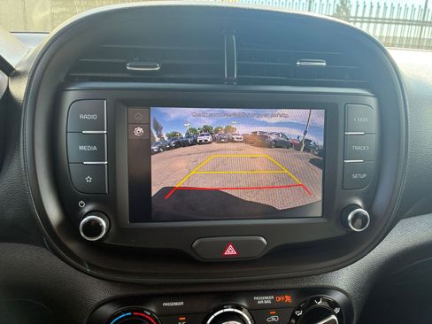 Used 2025 Kia Soul LX w/ LX Technology Package image 22