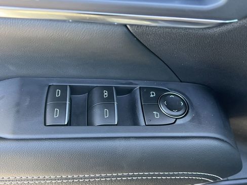 New 2026 GMC Terrain Denali w/ LPO, Black Badging Package image 15