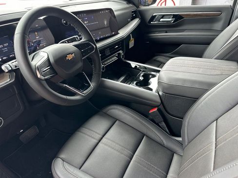 New 2025 Chevrolet Suburban High Country AWD/4WD image 10