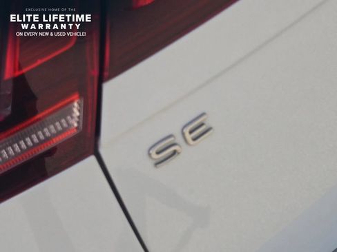 Used 2024 Volkswagen Tiguan SE R-Line FWD image 9
