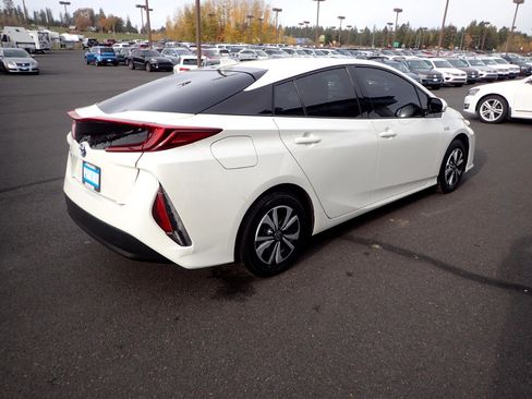 Used 2018 Toyota Prius Prime Plus image 5