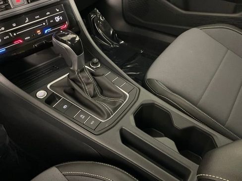 Used 2025 Volkswagen Jetta SE image 18