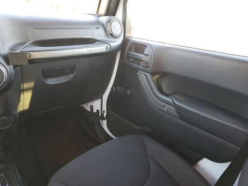 Used 2018 Jeep Wrangler Unlimited Sport w/ Connectivity Group image 9