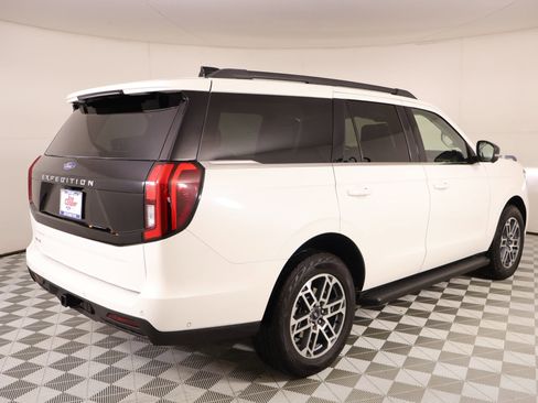 Used 2025 Ford Expedition Active AWD/4WD image 23
