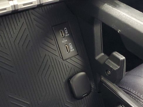 Certified 2025 Toyota Tacoma SR AWD/4WD image 32