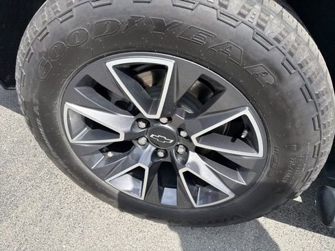 Used 2021 Chevrolet Tahoe Z71 w/ Z71 Signature Package image 10