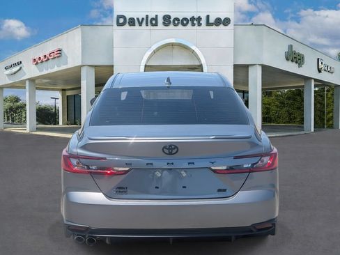 Used 2025 Toyota Camry SE AWD/4WD image 32