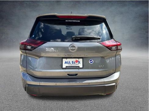 Used 2024 Nissan Rogue SV FWD image 8