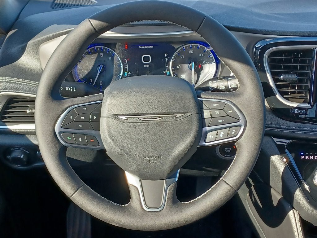 New 2027 Chrysler Pacifica Limited AWD/4WD image 25