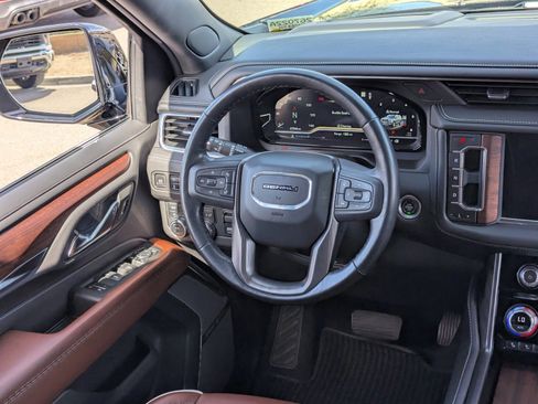 Used 2023 GMC Yukon XL Denali Ultimate image 16