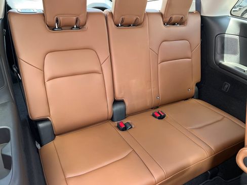 Used 2025 Nissan Pathfinder Platinum FWD image 16