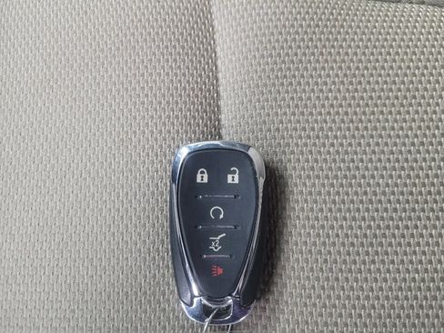 Used 2023 Chevrolet Traverse LT image 32