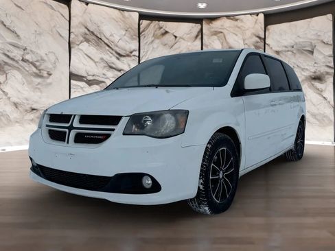 Used 2017 Dodge Grand Caravan GT image 1