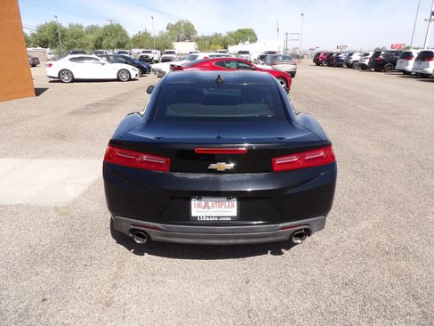 Used 2017 Chevrolet Camaro LT RWD image 7