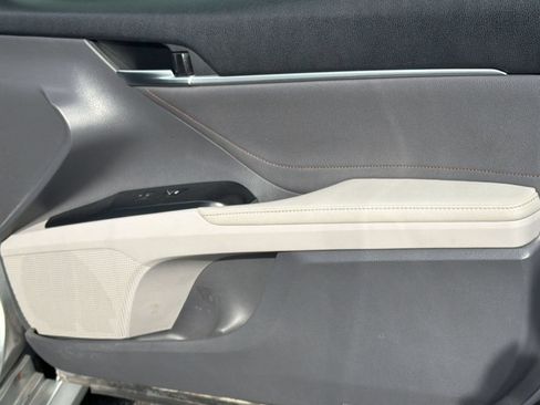 Used 2018 Toyota Camry XLE FWD image 34