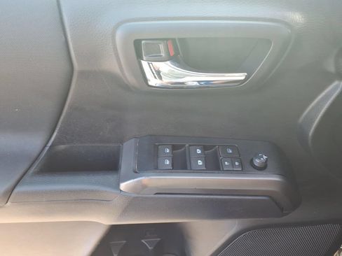 Used 2020 Toyota Tacoma TRD Sport AWD/4WD image 15