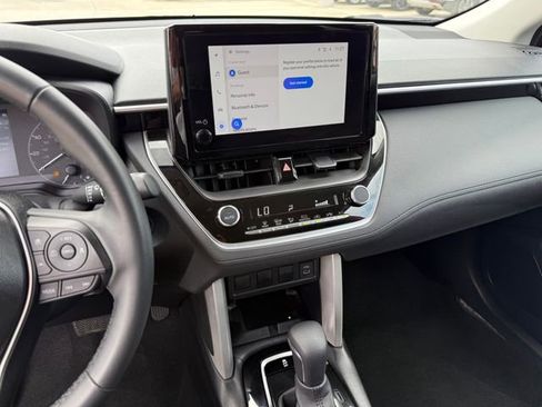Used 2025 Toyota Corolla Cross LE image 21