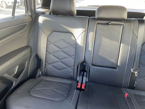 Used 2025 Volkswagen Atlas Cross Sport SE image 39