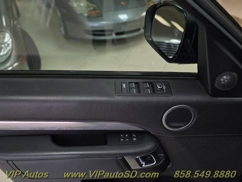 Used 2017 Land Rover Discovery First Edition image 17