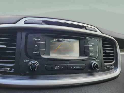 Used 2016 Kia Sorento LX w/ LX Convenience Package image 24